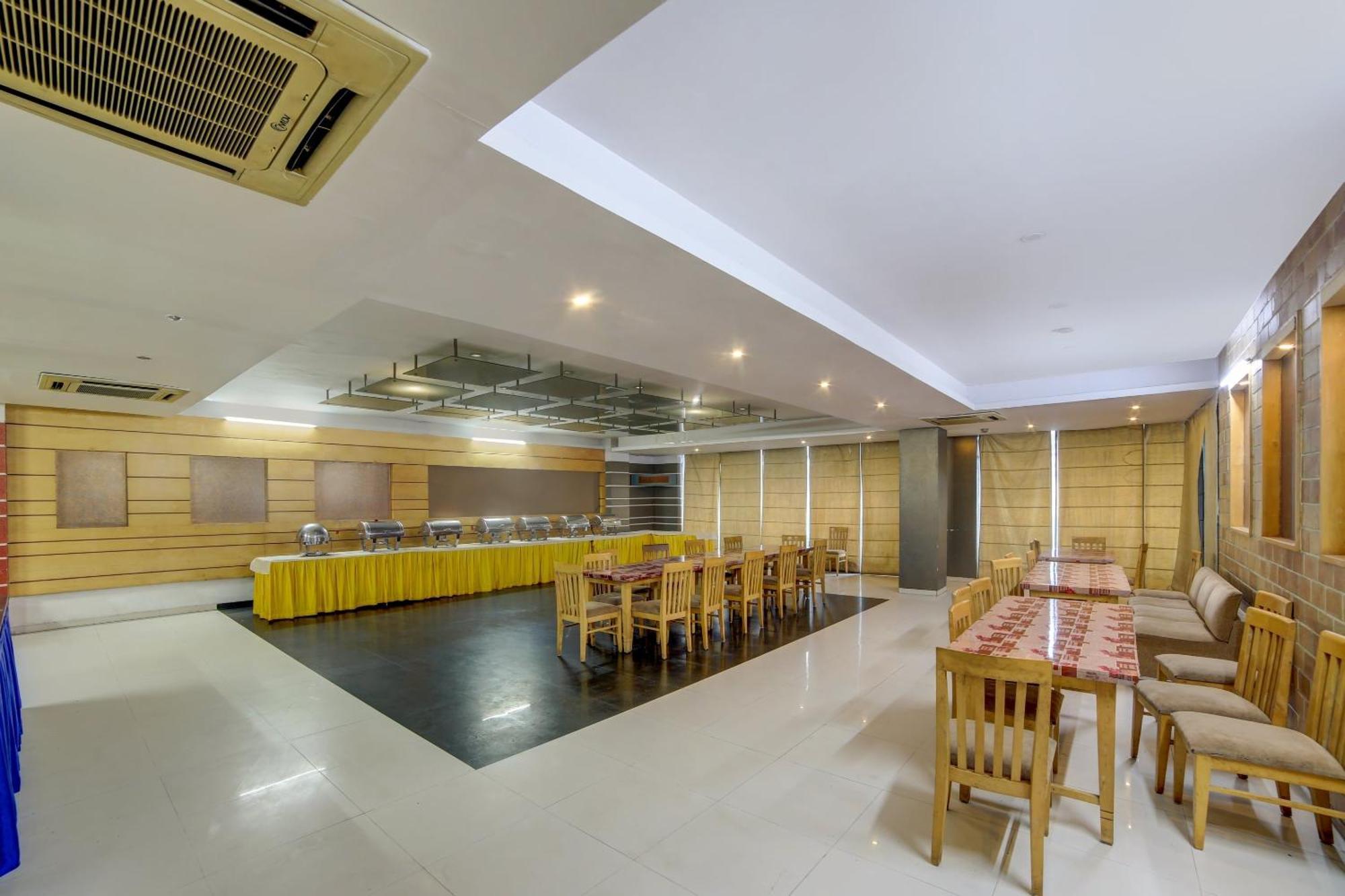 Hotel Collection O Cambay Sapphire Sarkhej Exterior foto