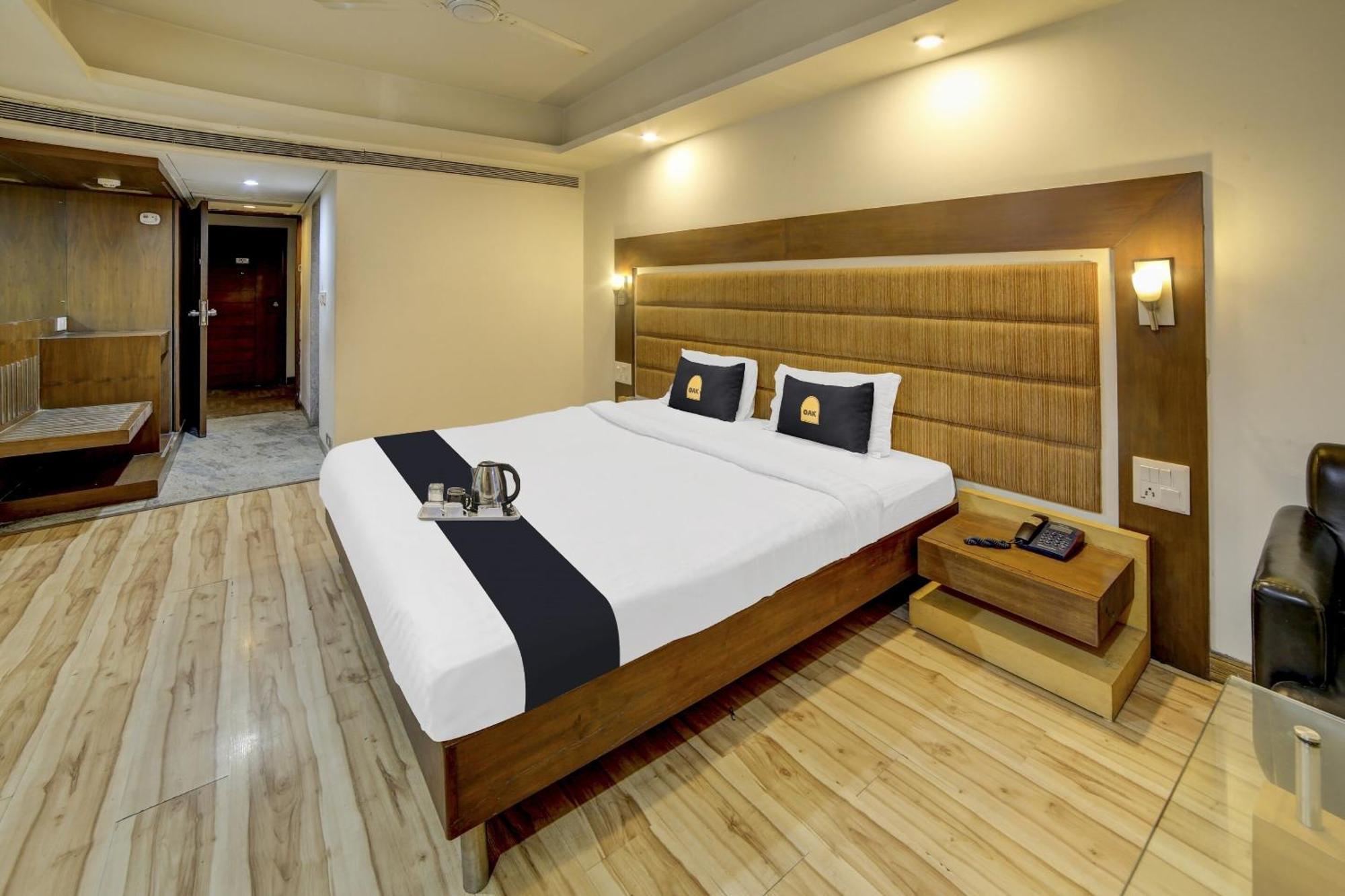 Hotel Collection O Cambay Sapphire Sarkhej Exterior foto